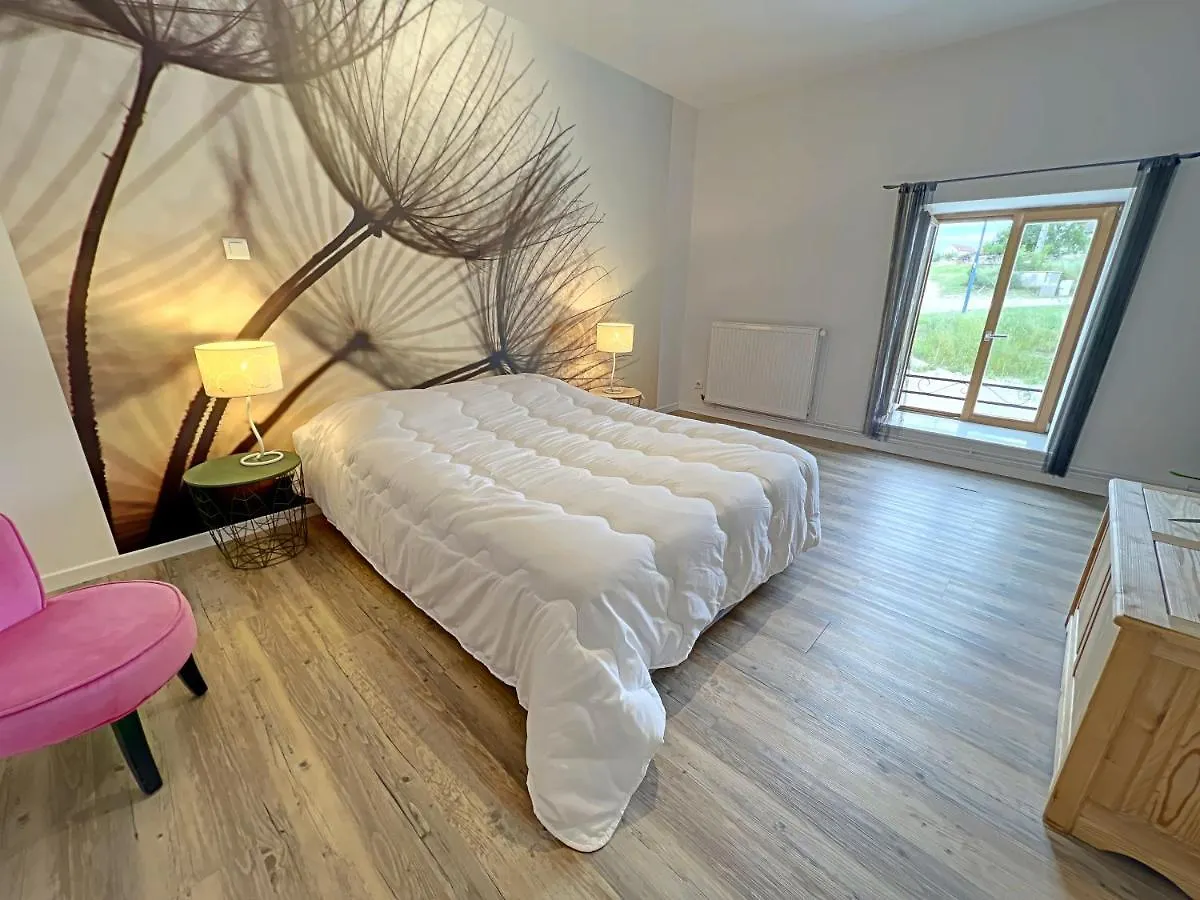Holiday home Maison Chaleureuse Avec Piscine Mazirot France